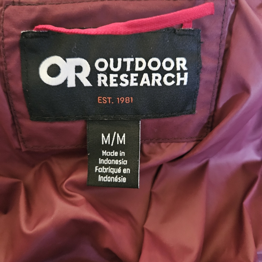 Outdoor Research Women's Coze 700 Puffer Jacket with Hood - Picture 5 of 9